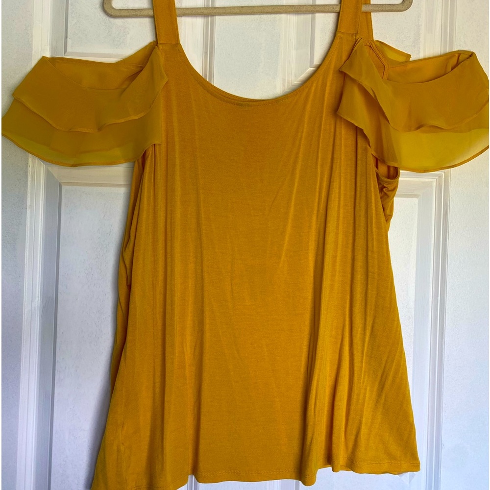 Cold shoulder tunic top